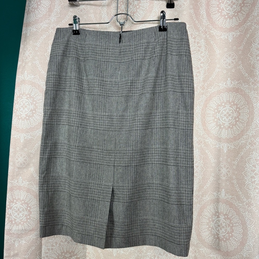 Hobbs London Gray Plaid Pencil Skirt	
Size 8 Office - Picture 2 of 7